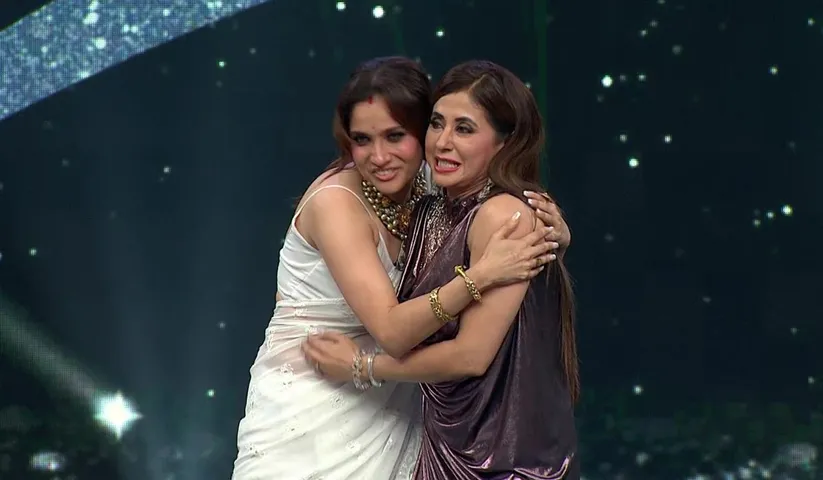 Actress Ankita Lokhande and Urmila Matondkar shook their legs to the song - Rangeela Re