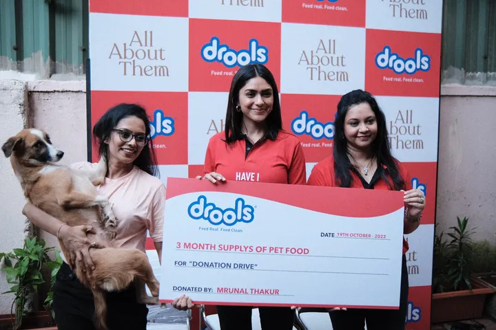 Bollywood actress Mrunal Thakur collaborates with India’s leading pet food brand Drools for a food donation drive for stray dogs and cats