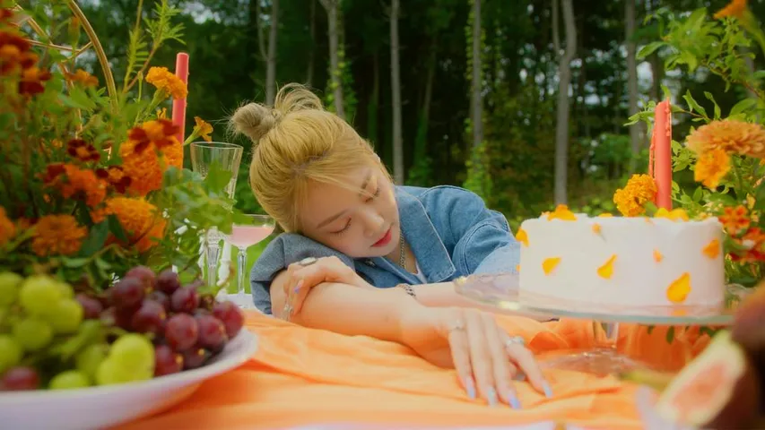 XG's HINATA releases vocal performance video covering Korean R&B singer, SOLE! The group also win a special award at MTV VMAJ 2022!