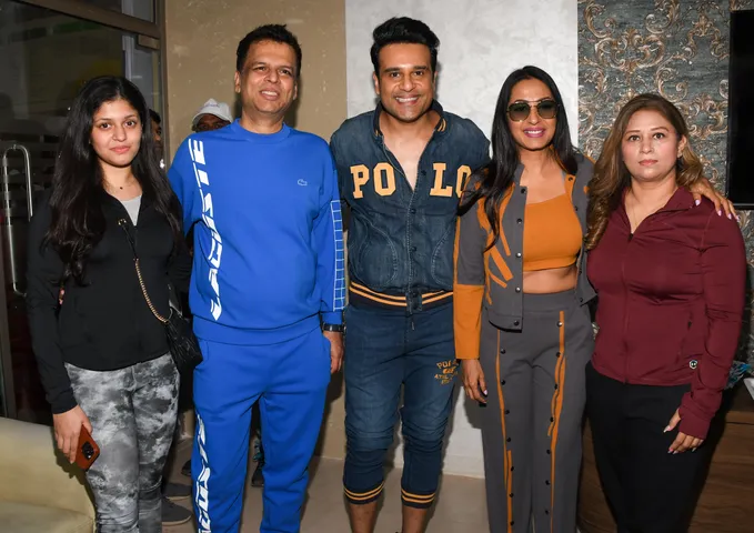 004. Dr. Deepak Namjoshi Ronit Roy, Krushna Abhishek & Kashmera & Masuuma Namjoshi With , DSC_1580