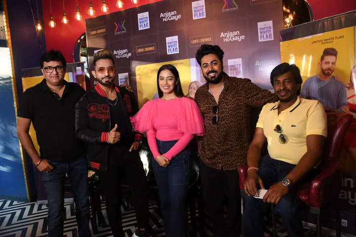 003. Rajesh Talesara, Srishty Rode, Pratik Gaur, Jitin Agrawal Rajdeep Chatterjee during the launch of single ANJAAN HO GAYE DSC_5841