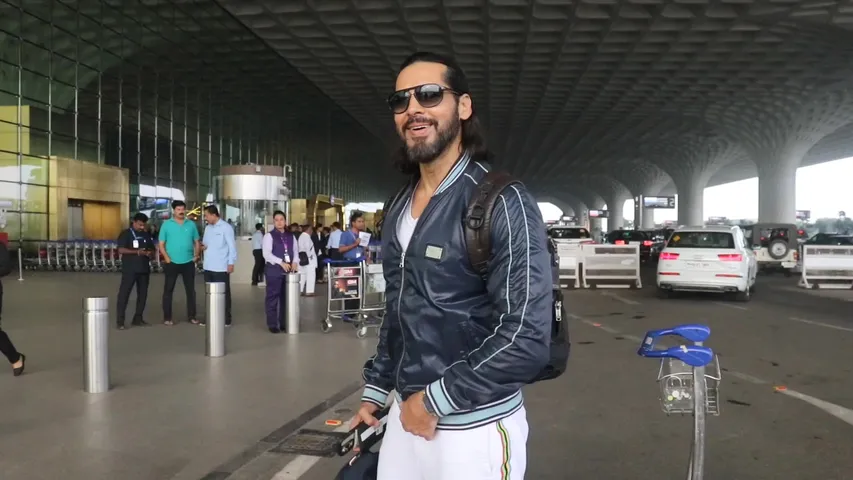 DINO MOREA SPOTTED AT AIRPORT AS HE LEAVES FOR QATAR FOR FOOTBALL WORLD CUP
