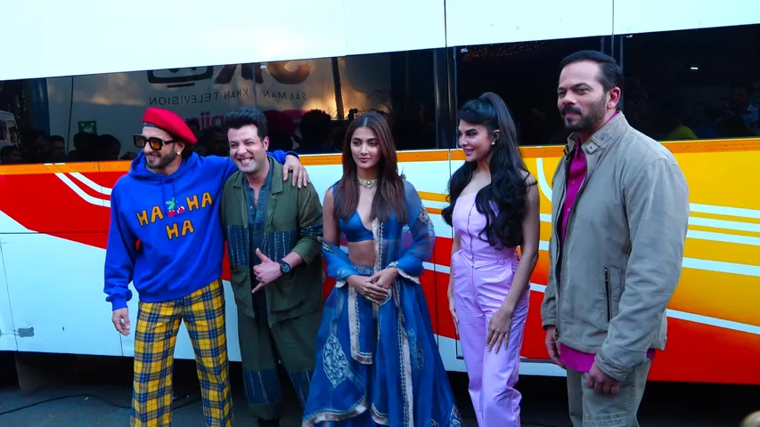 The Team of Cirkus Spotted On The Kapil Sharma Show (12)