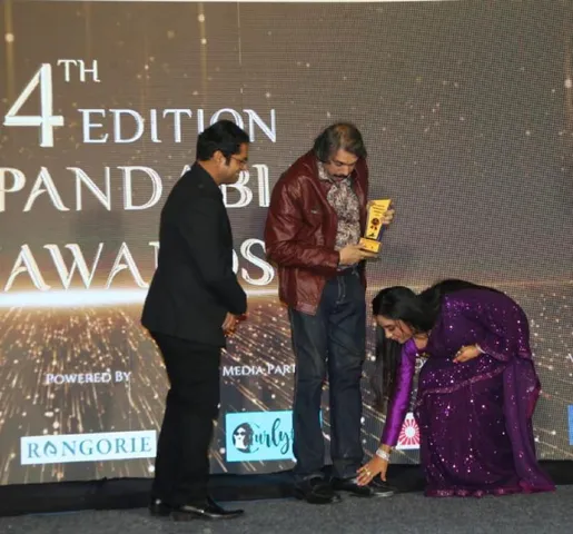 Superstar Amitabh Bachchan “congratulates”  Sr. Film Journalist Chaitanya Padukone for his  Expandables Award-2023 - Chaitanya  Padukone