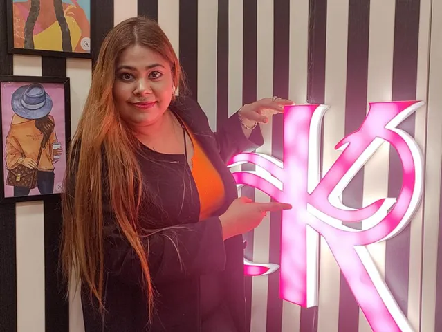 Famous actress and model Risha Sharma started her new venture Kolorazz by K, Punjabi Bagh, Delhi.
