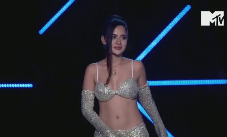 Mischief maker Uorfi Javed makes a dhamaakedaar re-entry. Who will win Pyaar ki Kasauti on MTV Splitsvilla X4.