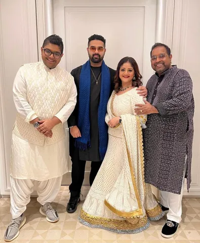 <strong>“The purpose behind all my songs and compositions till now is only my wife Sangeeta”, says Shankar Mahadevan on the sets of Sa Re Ga Ma Pa Li’l Champs</strong>