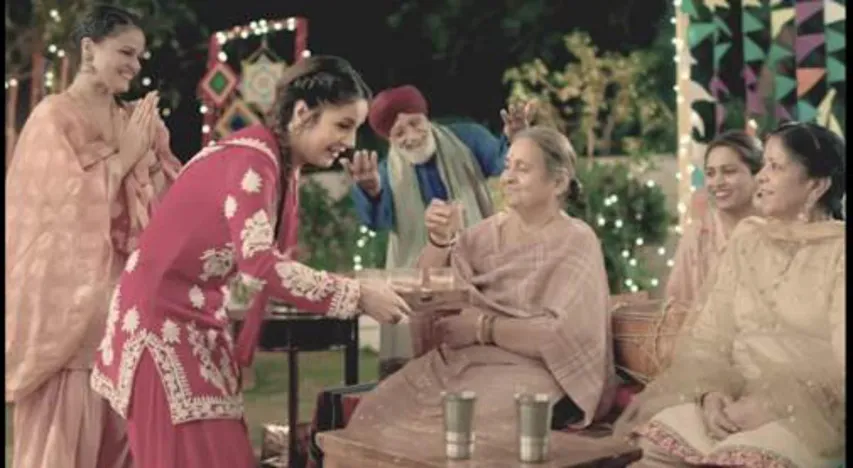 <strong>Shehnaaz Gill seen serving tea to crew on set. What could it be?</strong>