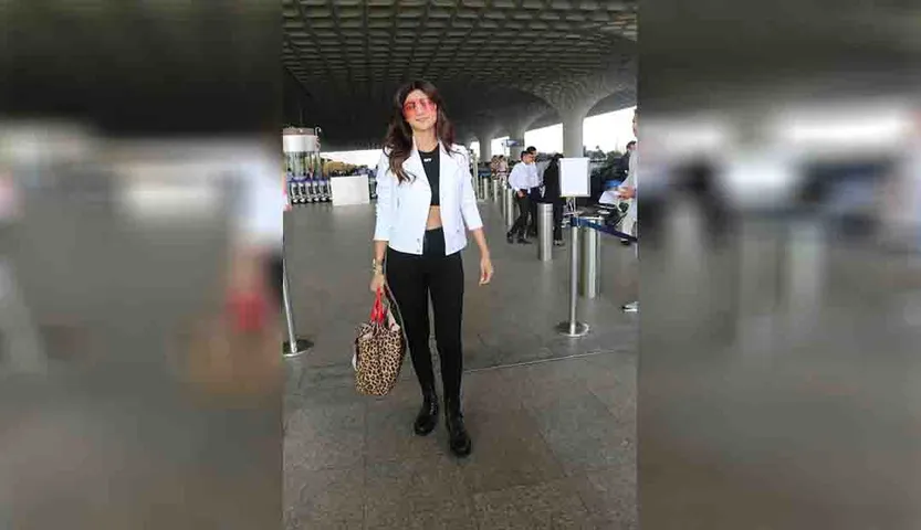 Shilpa Shetty Jets to Hyderabad For The Next Schedule Of 'Indian Police Force'