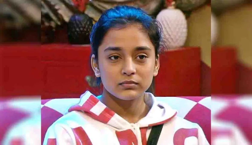 Sumbul takes a stand for her father, says you can’t unlove someone