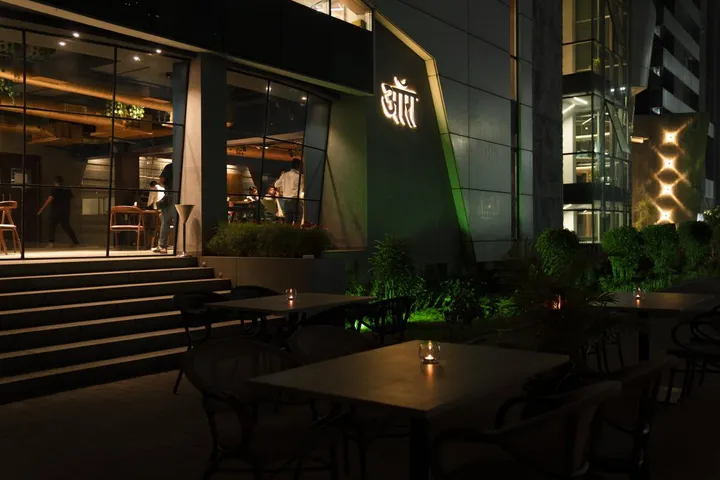 <strong>Aura Kitchen & Bar</strong> now brings its new vibe with the zest of vibrancy and chill of the year!