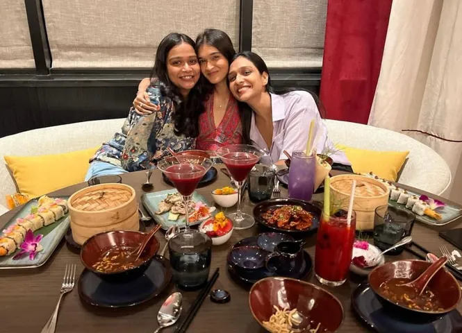 Aishwarya Khare a.k.a Lakshmi from Bhagya Lakshmi with her sisters