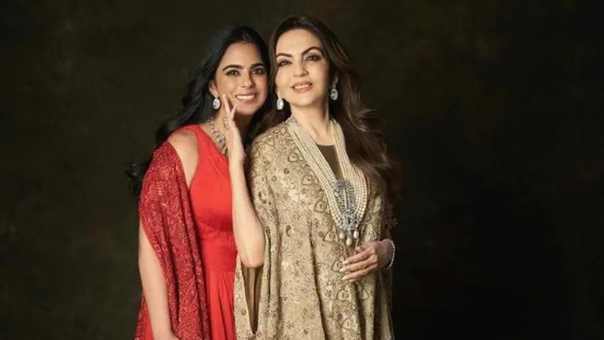 Isha & Nita Ambani (1)