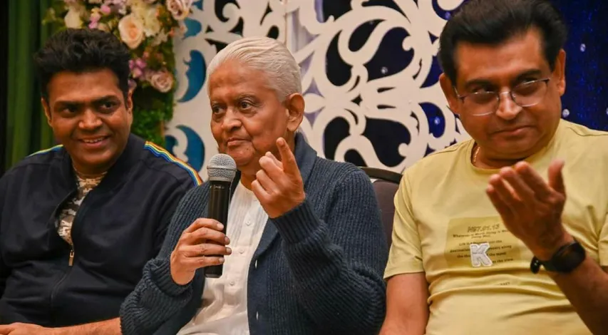 Pyarelal Sharma flanked by singer Amit Kumar (right) and impresario Anil Bohra