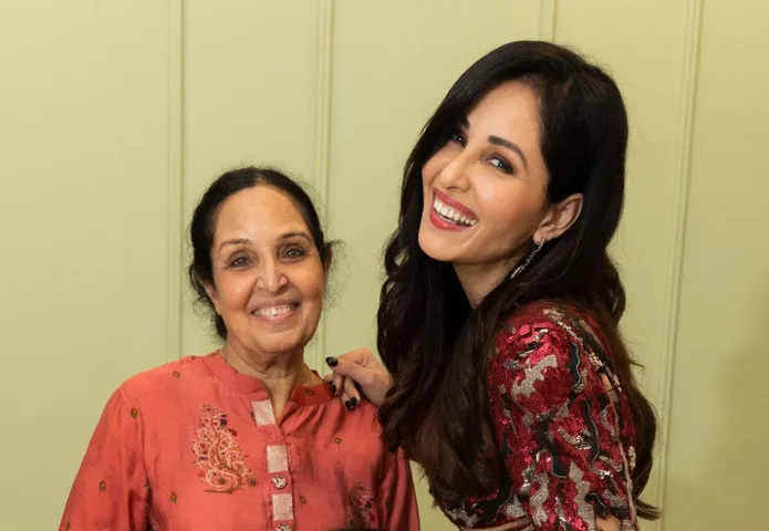 Actress Pooja Chopra gets emotional (5)