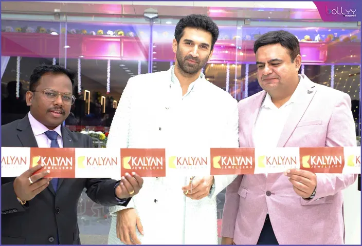 Aditya Roy Kapur unveils Kalyan Jewellers' new showroom in Kashipur at Ram Nagar Road