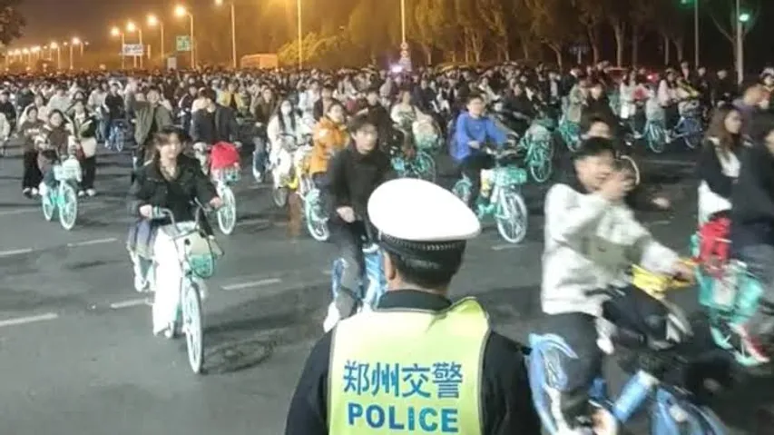 Over 1 lakh Chinese students embark on late-night quest for soup dumplings