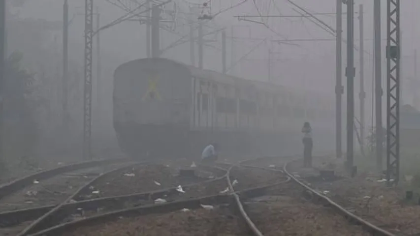 Delhi air pollution: Visibility near-zero amid thick smog
