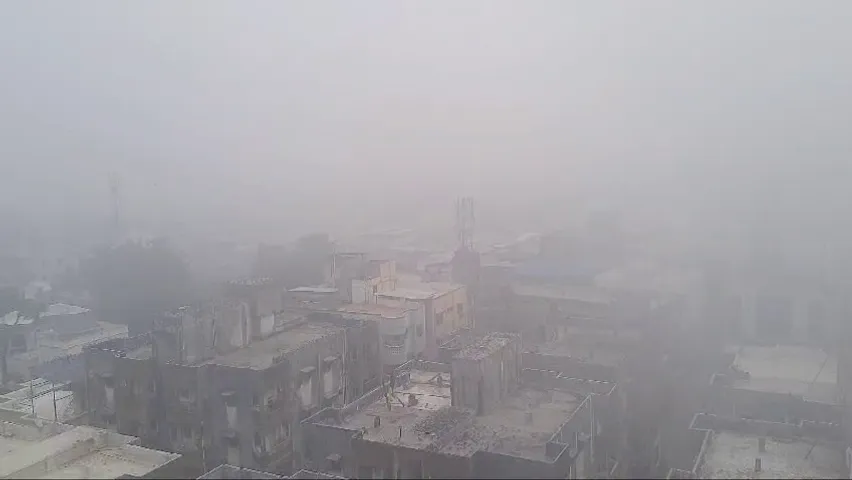 Bharuch shrouded in dense fog, creating a Hill Station-like Ambiance