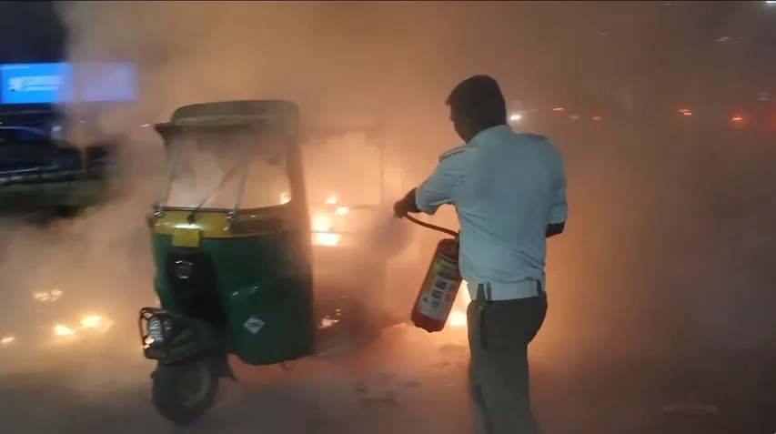 CNG auto catches fire near Anupam crossroads, prompt police action averts mishap