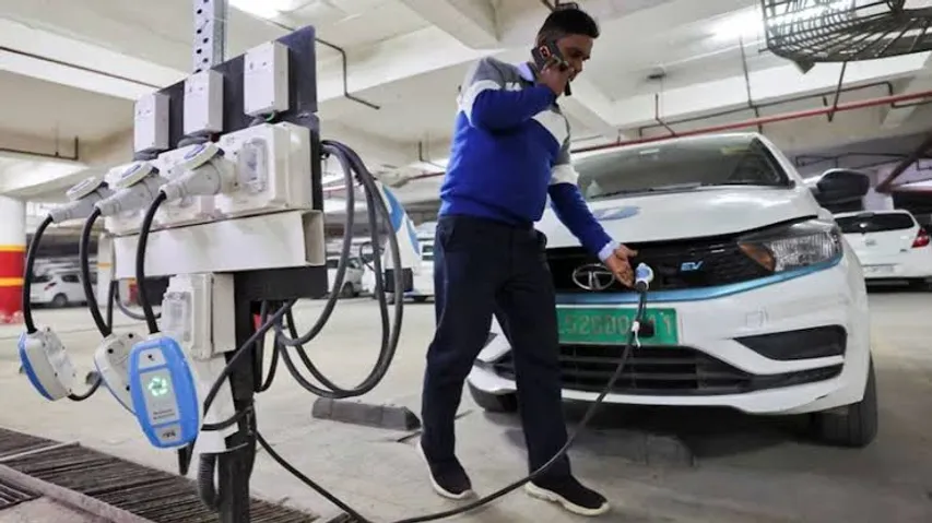 Govt weighs EV charging expansion across key infra with ₹2,000 crore fund