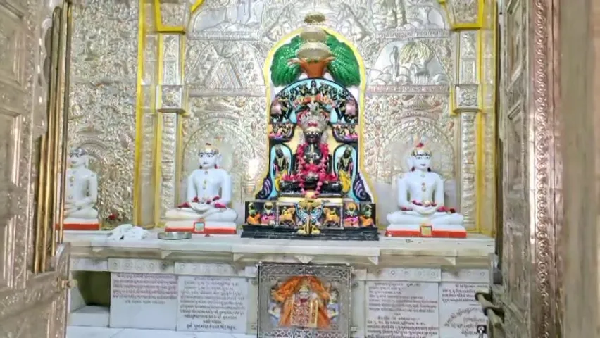 Bharuch: Grand celebration of Lord Mahavir Swami’s Birth Anniversary at Historic Jain Temple in Shrimali Pol