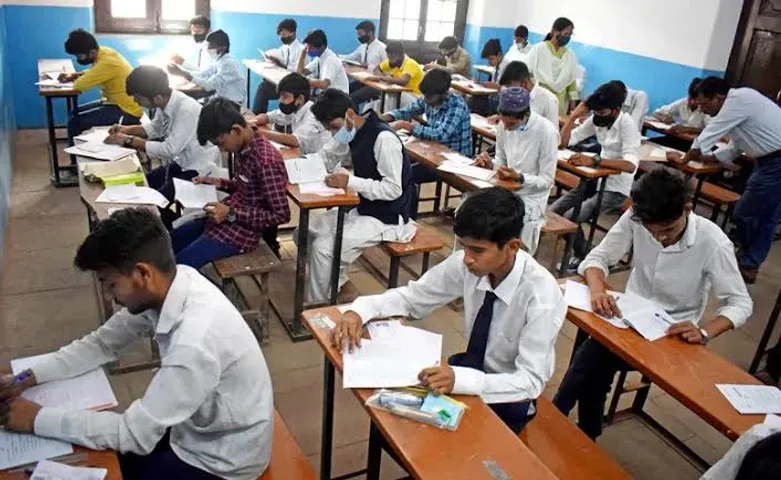 Maharashtra rolls back order making Hindi compulsory third language in schools