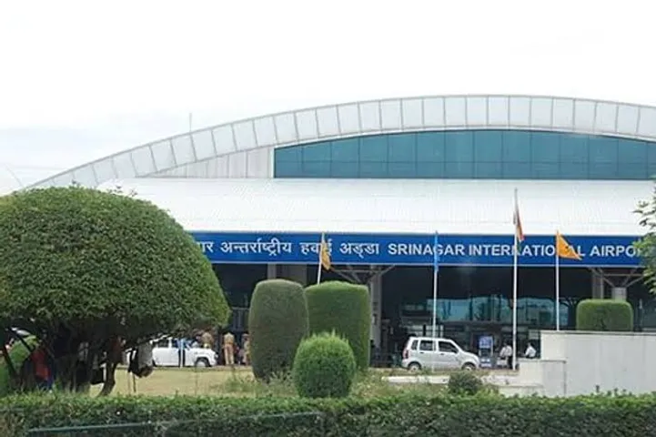Srinagar airport handled 110 flights, over 14,000 passengers on Thursday