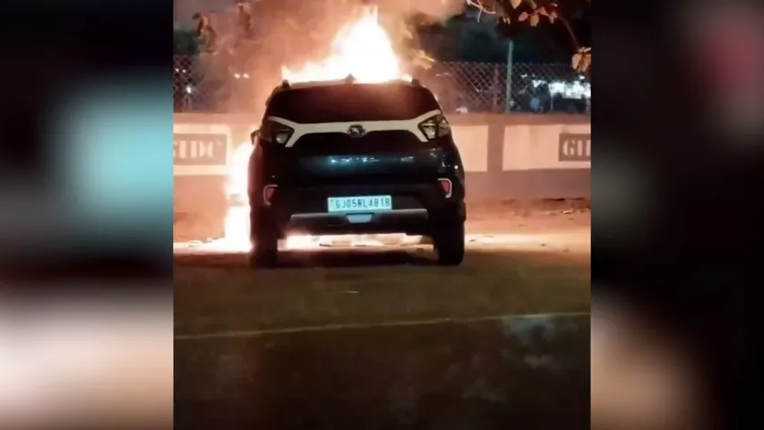 Ankleshwar: Car catches fire near Kamal Garden in GIDC, driver escapes unharmed