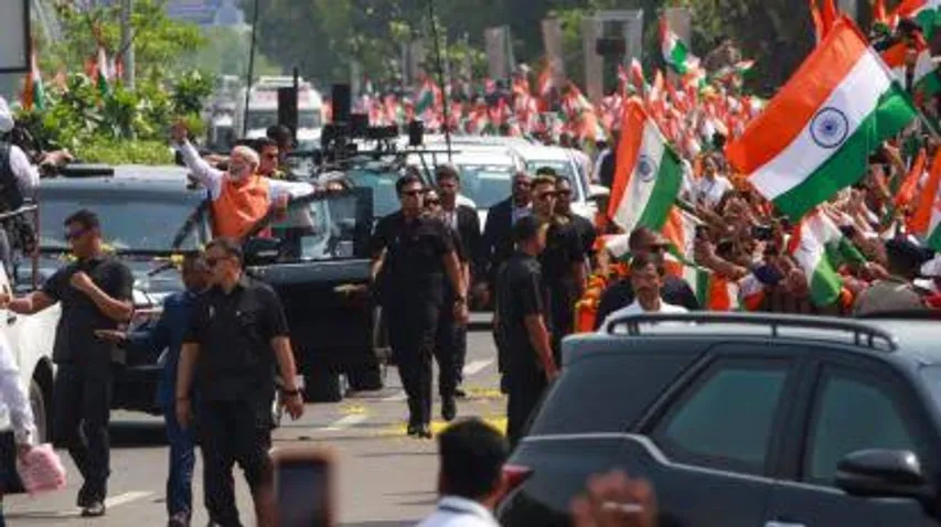 Prime Minister Narendra Modi began his two-day visit to Gujarat with a grand roadshow in Vadodara today.