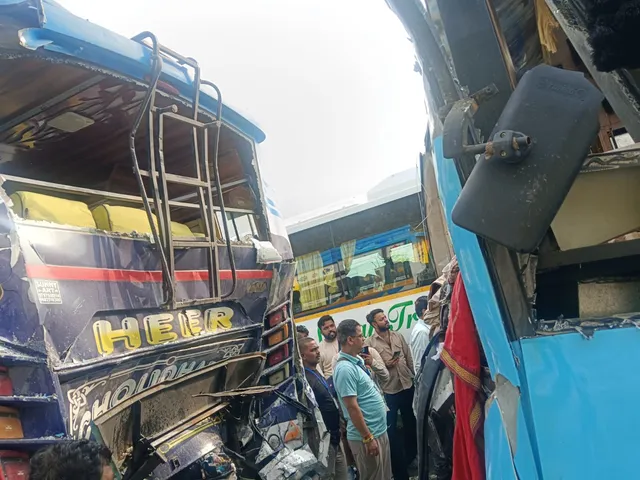 amarnath bus collide