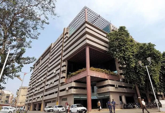AMC to repurpose 273 unsold commercial units worth ₹100 crore for civic use