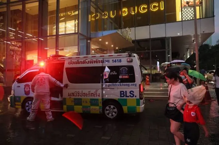 Thailand shooting: 6 killed after gunman opens fire at Bangkok food market