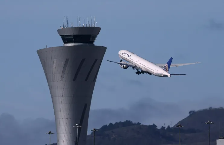 US Govt shutdown grounds hundreds of flights