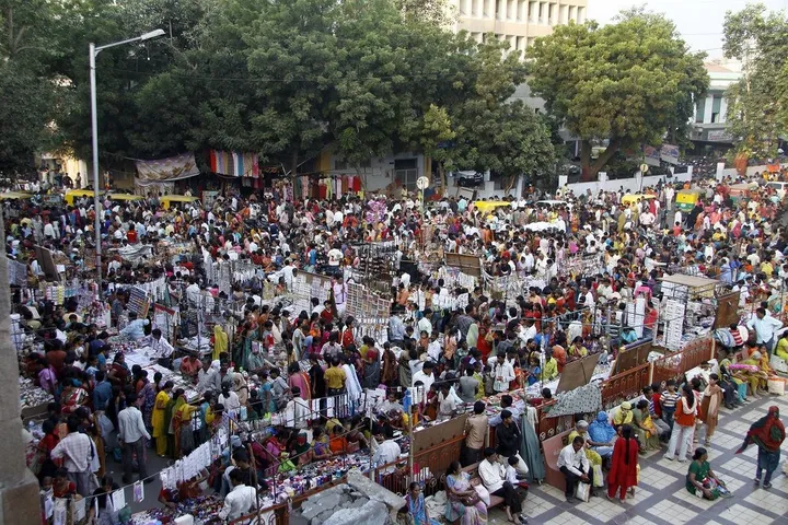 Bhadra area shut for street vendors, protests ensue despite AMC allocating alternative plots