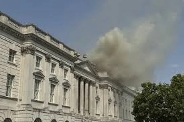 Fire breaks out at London's Somerset House