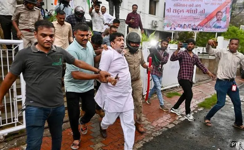 Ahmd police book BJYM workers for rioting outside Cong headquarters