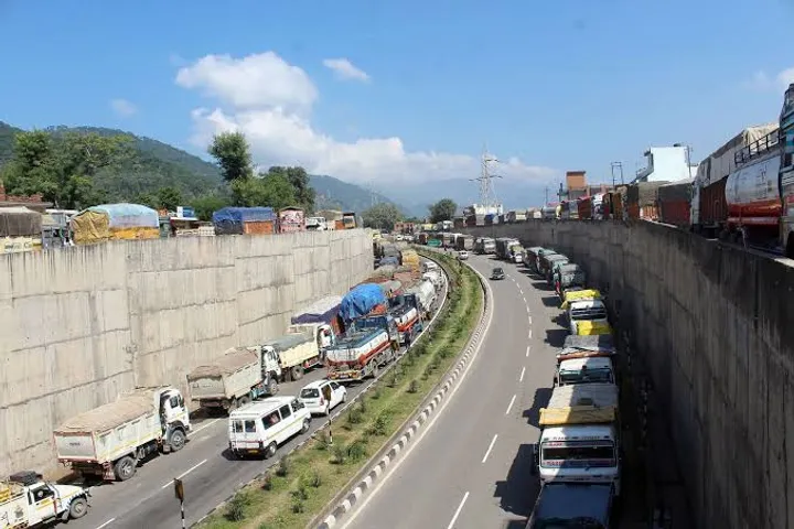 Srinagar-Jammu NH Highway remains open