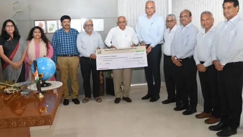 Gujarat Mineral Development Corporation Ltd hands over Rs 224 cr dividend to CM 