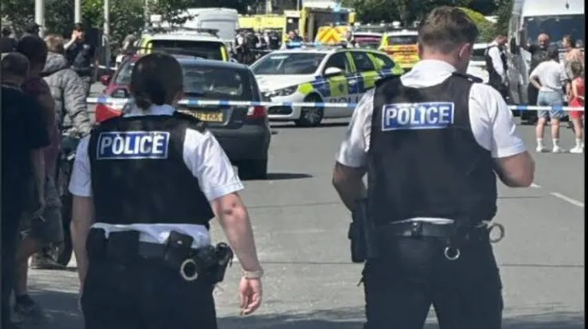 UK: Man goes on stabbing spree, injures 8 including children