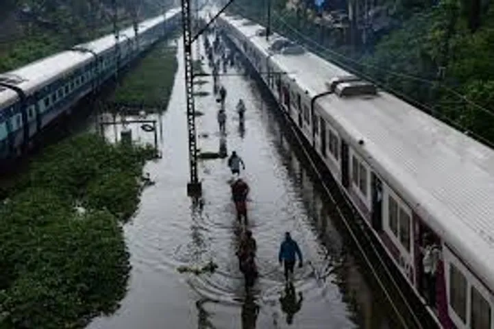 Mumbai: Several trains cancelled, many diverted amid heavy rains
