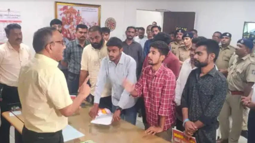 NSUI holds protests against fee hike in medical courses