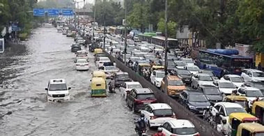 Delhi Metro sees surge with 7 lakh more riders amid heavy rainfall 