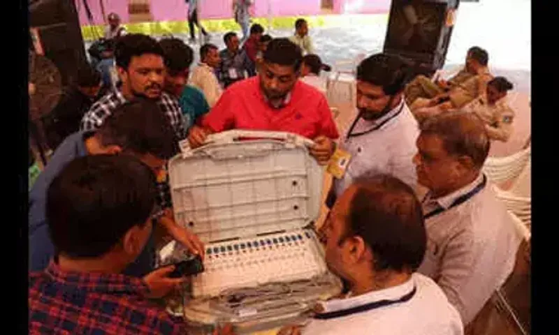 Provide names of IPS officers in 48 hours: ECI