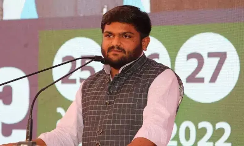 Gujarat: AAP invites Hardik Patel to join party
