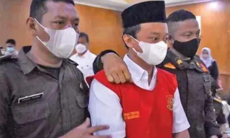 School Principal sentenced to death for raping 13 girls