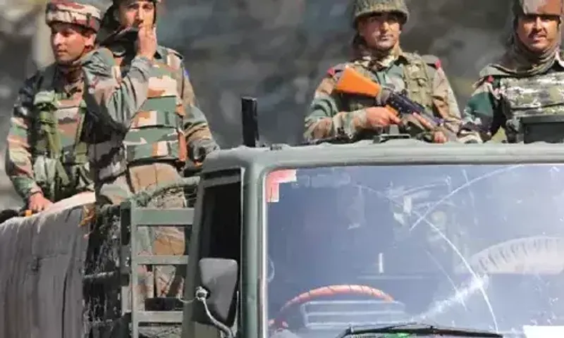 Army foils major infiltration bid in J&K, Pakistani terrorist captured alive