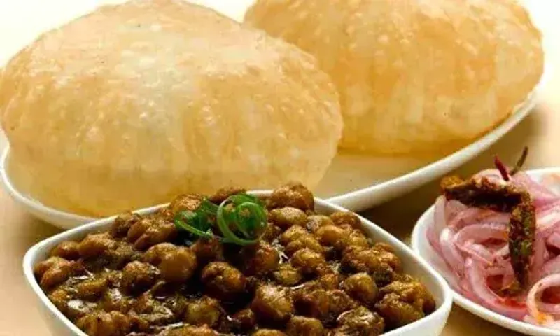 Chole Bhatura Recipe: This delicacy has Punjabi origins and thus you can imagine the taste of this dish