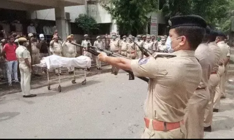Home Guard jawan from Aravalli comes to Vadodara for Ganesh immersion duty dies of heart attack