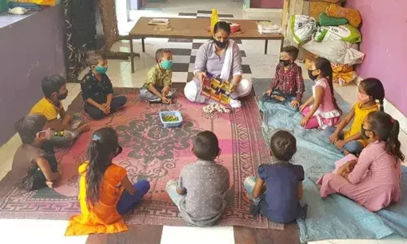 Joshipura school teachers are teaching children on farms and gardens to continue their education
